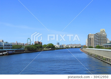 Looking upstream of the Sumida River where the blue sky spreads from Odaidabashi 30412950