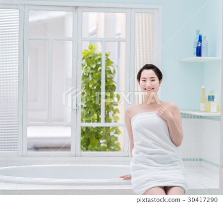 Young lady (bathing) 30417290