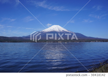 山中湖和富士山 30418142