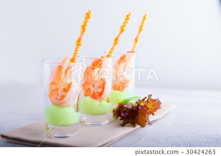 Shrimp with avocado yogurt in a glass Shrimp with avocado yogurt in a glass 30424263