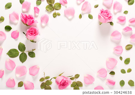 Roses and leaves top view 30424638