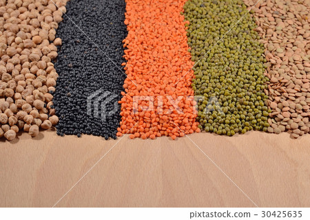 Mixture of dried lentils and beans 30425635