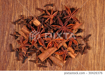 Star anise, cinnamon sticks and cloves 30426376