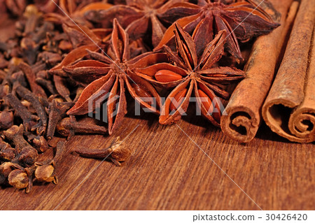 Star anise, cinnamon sticks and cloves 30426420