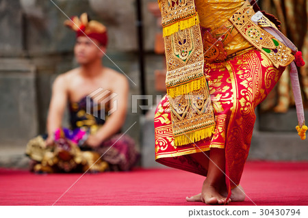 Balinese dancer woman in traditional Sarong 30430794