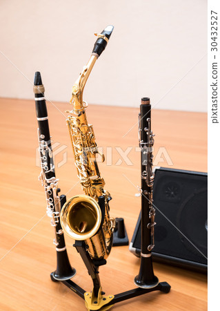 Saxophone and clarinet 30432527