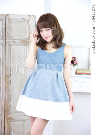 Young lady fashion portrait Young lady fashion portrait 30433278