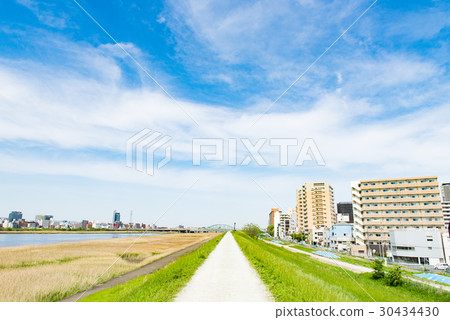 刷新的藍天河床 30434430