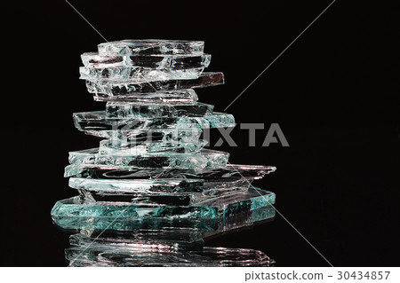 破碎的玻璃 破碎的玻璃 30434857