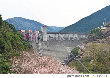 Majumse dam 30435331