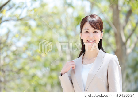 休閒商務年輕女士 30436554