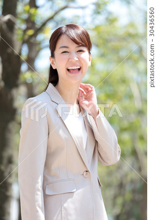 休閒商務年輕女士 30436560