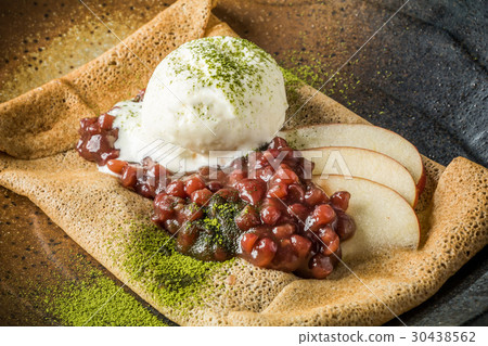 Matcha crepe Powdered green tea (matcha) crepe 30438562