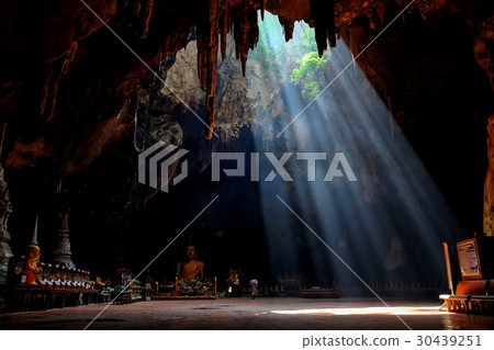 Amazing light Khao Luang Cave in Thailand. 30439251