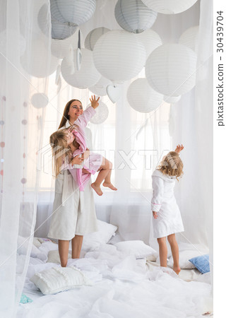 Woman and children on bed 30439704