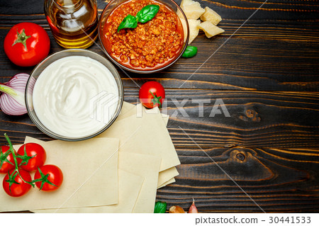 lasagna pasta sheets, bolognese and bechamel sauce 30441533