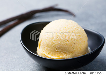 Vanilla, caramel ice cream in bowl, vanilla pods. 30441556