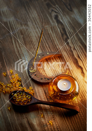 Candle in yellow glass candlestick with air 30443032