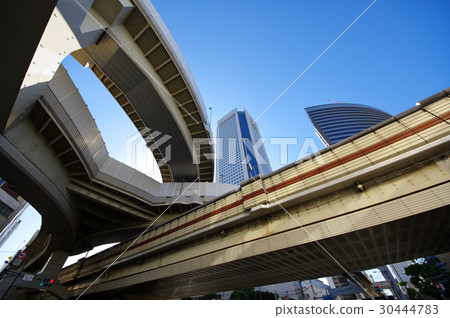 首都高速公路Nishi-Shinjuku Junction天氣晴朗的天氣c 30444783