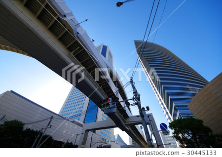 大都會高速公路環線從西新宿交界處到天空晴朗的北方天空 大都會高速公路環線從西新宿交界處到天空晴朗的北方天空 30445133
