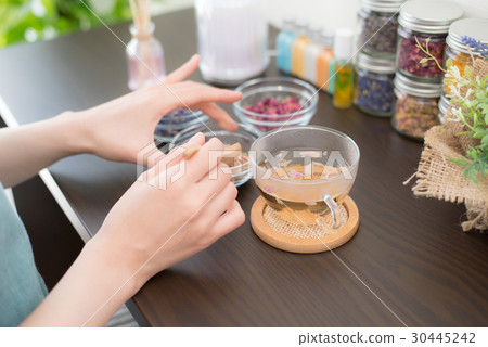 芳香涼茶女 30445242