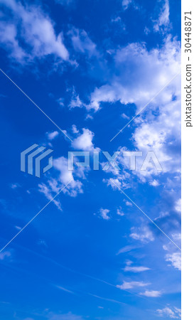 五月的天空和雲彩（垂直） 30448871