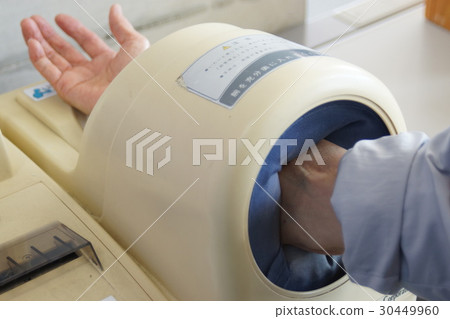 Sphygmomanometer  30449960