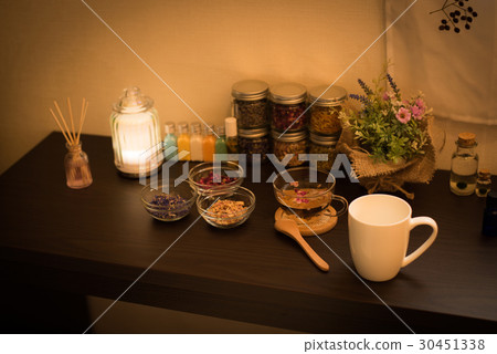 芳香藥草茶在晚上 芳香藥草茶在晚上 30451338