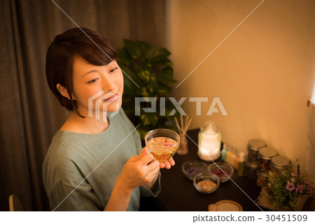 Aroma herb tea night woman 30451509