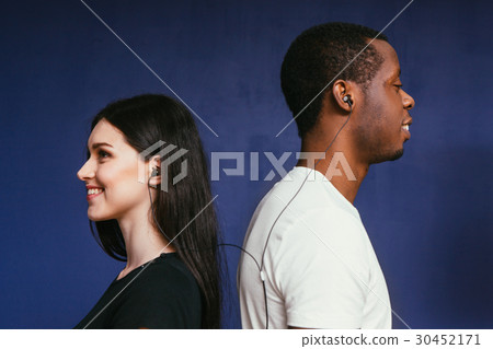 Happy young couple listen music in earphones 30452171