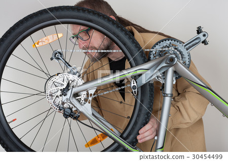 Bearded caucasian man repairing  the mtb bicycle 30454499