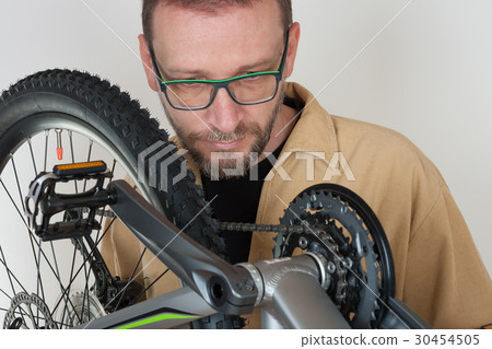Bearded caucasian man repairing the mtb bicycle 30454505