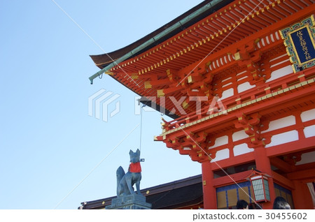 Sakura Gate of Fushimi-Inari Taisha Shrine Sakura Gate of Fushimi-Inari Taisha Shrine 30455602