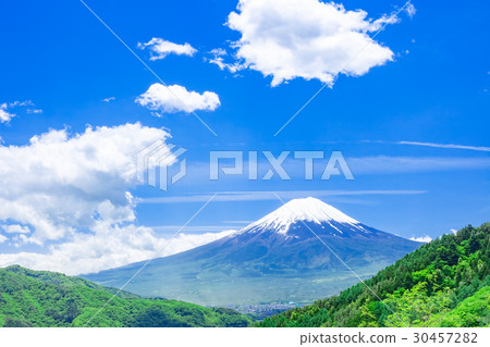 新鮮的山脈和富士山 30457282