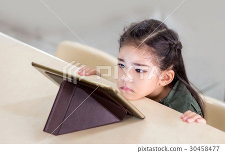 face of asian girl watch tablet 30458477