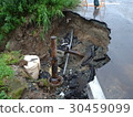 大雨造成的道路破壞 30459099