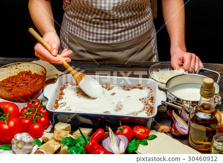 Preparation of homemade lasagna Preparation of homemade lasagna 30460912