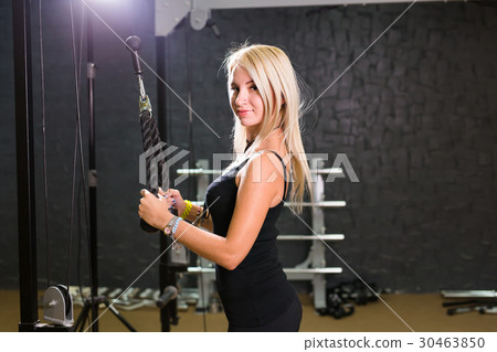 beautiful muscular fit woman exercising building beautiful muscular fit woman exercising building 30463850