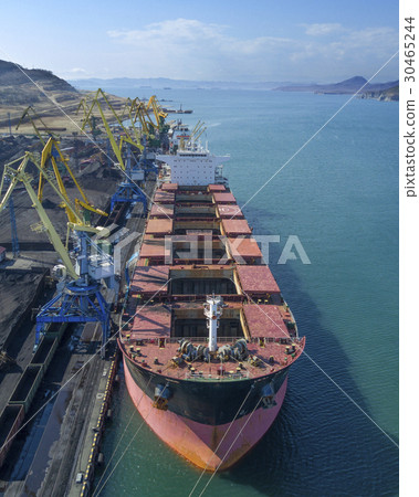 Vessel under loading 30465244