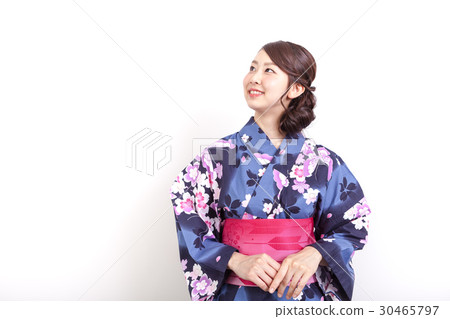 A young woman in a yukata 30465797