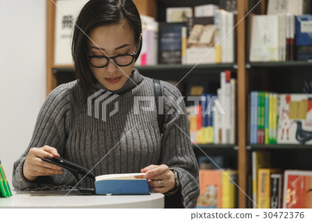 Book store image 30472376