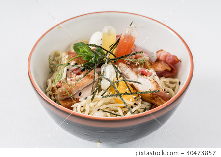noodle with chicken 30473857