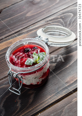 berry dessert 30474723