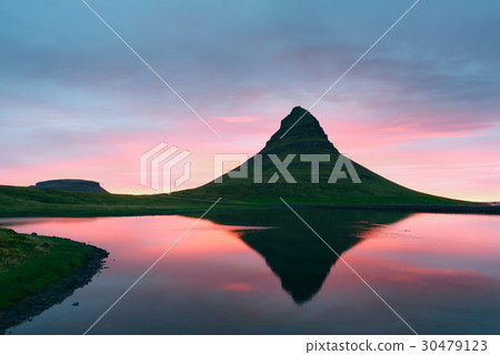 Colorful sunrise on Kirkjufellsfoss waterfall Colorful sunrise on Kirkjufellsfoss waterfall 30479123
