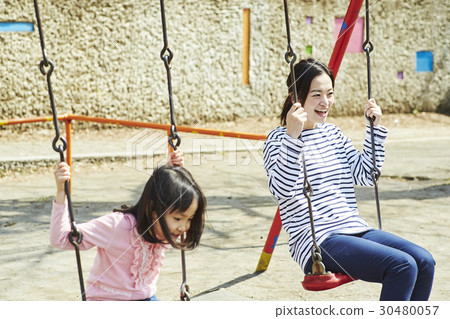 母親和女兒玩 母親和女兒玩 30480057