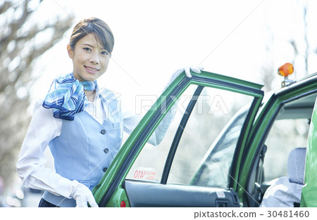 出租車女司機服務熱情好客 30481460