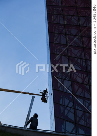 cleaning skyscrapers 30483846
