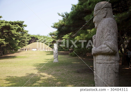 Gyeongju Gwangdeok Tomb(歷史遺址第30號),Gyeongbuk省慶州市 Gyeongju Gwangdeok Tomb(歷史遺址第30號),Gyeongbuk省慶州市 30484311