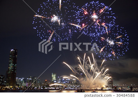 Fireworks, 63 Building, Wonhyo Bridge, Yeouido, Yeongdeungpo-gu, Han River, Seoul Fireworks, 63 Building, Wonhyo Bridge, Yeouido, Yeongdeungpo-gu, Han River, Seoul 30484588