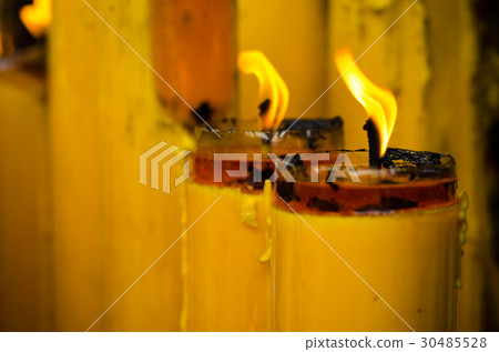 many candles burning 30485528